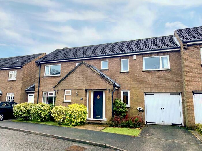 3 Bedroom House To Rent In Park Lane Mews, Leeds, LS17