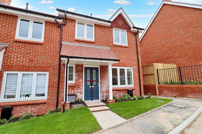 3 Bedroom End Of Terrace House To Rent In Draper Road, Wickham, PO17