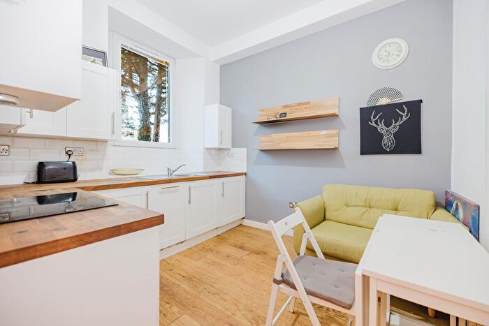 1 Bedroom Flat To Rent In Caledonian Place, Edinburgh, EH11