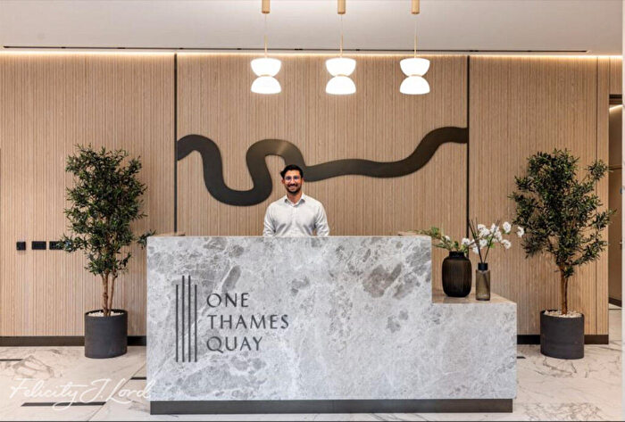 3 Bedroom Apartment For Sale In Landmark Square, London, E14