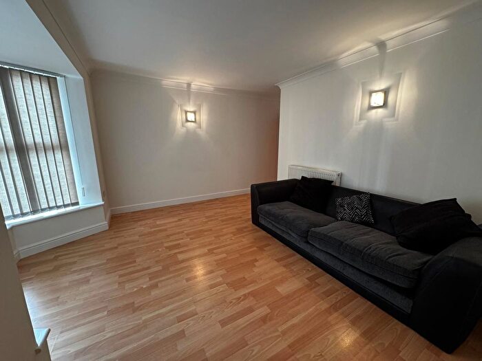 2 Bedroom Flat To Rent In Oakwood Road, Swansea, SA2