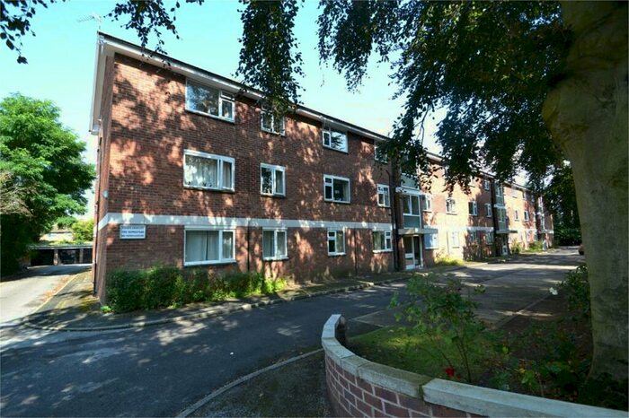 2 Bedroom Apartment To Rent In Ashton Lane, Sale, M33