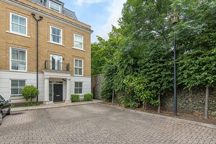 4 Bedroom End Of Terrace House To Rent In Brewery Lane, Twickenham, TW1