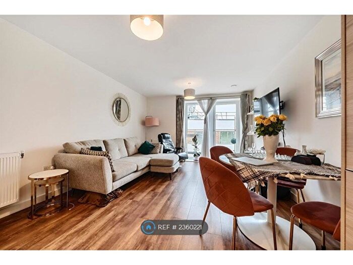 1 Bedroom Flat To Rent In Attlee Court, London, N20