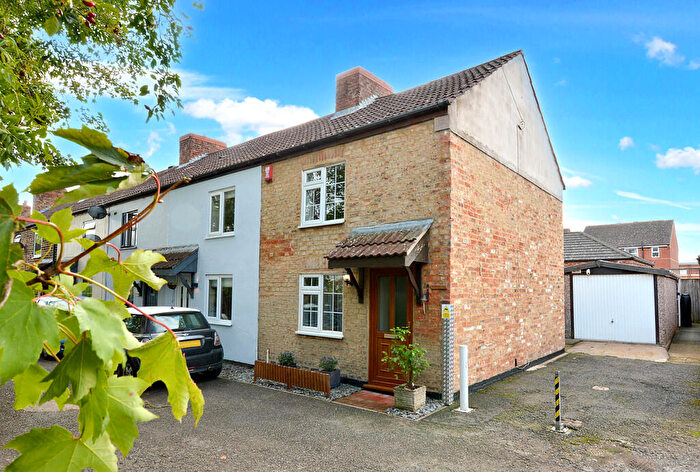 2 Bedroom End Of Terrace House For Sale In Leakes Row, Louth, LN11