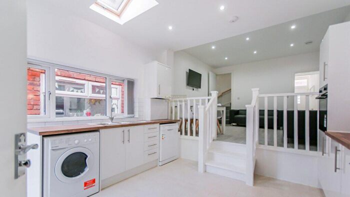 4 Bedroom Terraced House To Rent In Dawlish Road, Selly Oak, Birmingham, B29
