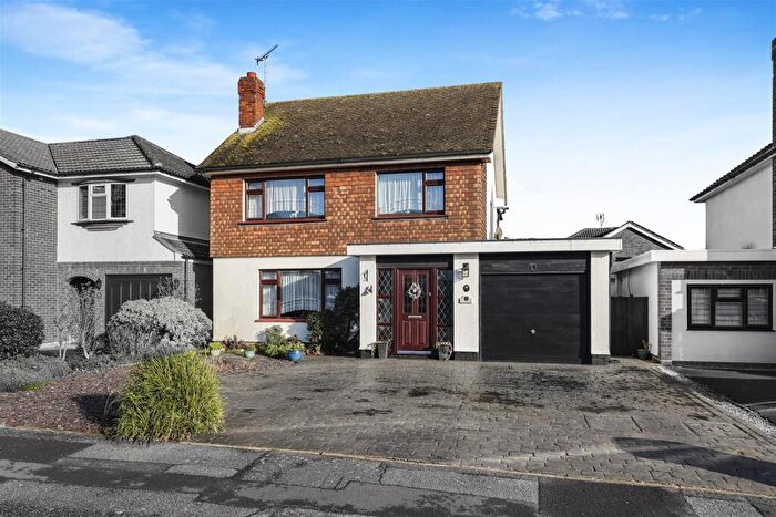 4 Bedroom Detached House For Sale In Video Presentation Inside - Wansfell Gardens, Southend-On-Sea, SS1