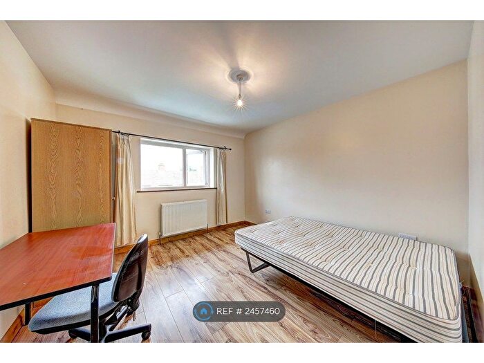 6 Bedroom End Of Terrace House To Rent In Addison Gardens, Kingston Upon Thames, KT5