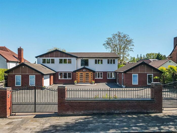 4 Bedroom Detached House For Sale In Alderbrook Road, Solihull, B91
