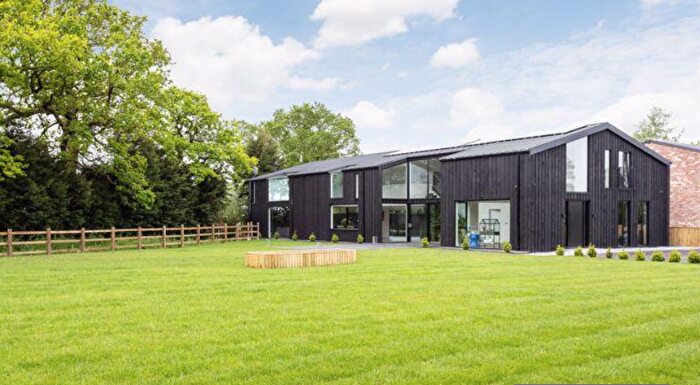4 Bedroom Barn Conversion To Rent In Holmes Chapel Road, Lach Dennis., CW9