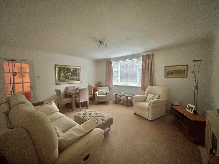 2 Bedroom Flat To Rent In Sanderstead Court, Addington Road, South Croydon, CR2