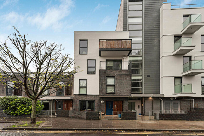3 Bedroom Apartment For Sale In Acer Road, London, E8