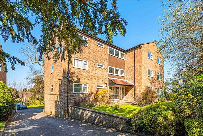 1 Bedroom Flat For Sale In Hogarth Court, Steeplands, Bushey, Herts, WD23