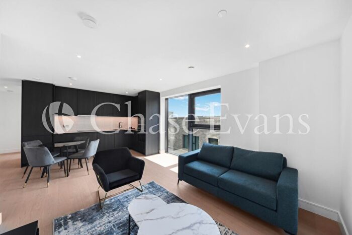 2 Bedroom Flat To Rent In Hewson Way, Elephant And Castle, London, SE17