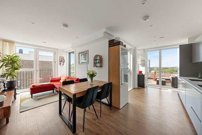 2 Bedroom Flat For Sale In Ratcliffe Cross Street, London, E1