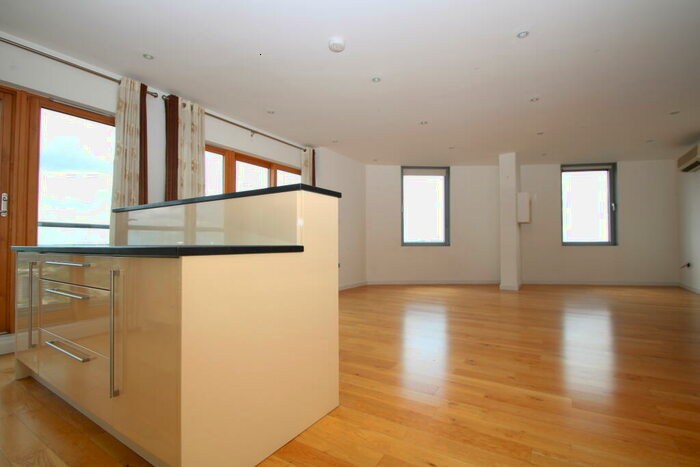 2 Bedroom Apartment To Rent In Alytre Road, Croydon, CR0