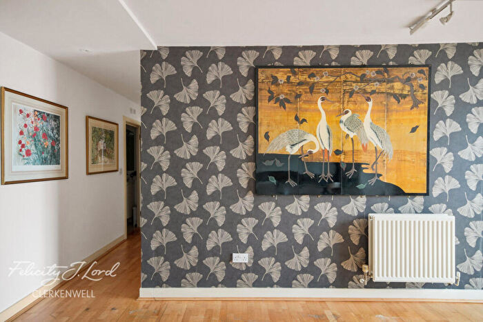 2 Bedroom Apartment For Sale In Seward Street, London, EC1V