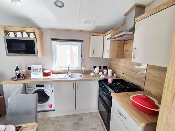 2 Bedroom Park Home For Sale In Felixstowe Beach Holiday Park – Suffolk, IP11