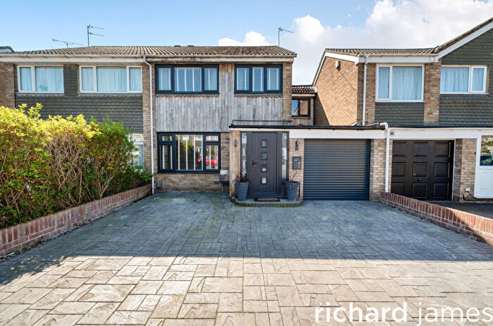 4 Bedroom Semi-Detached House For Sale In Rowan Road, Swindon, SN2