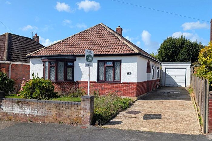 2 Bedroom Detached Bungalow For Sale In Uplands Crescent, Fareham, PO16