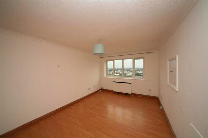 2 Bedroom Flat To Rent In Flat, Barrington Court, Winton Street, Bristol, BS4