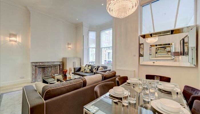 4 Bedroom Flat To Rent In Somerset Court, London, W8
