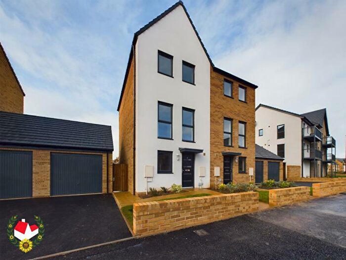3 Bedroom Semi-Detached House To Rent In Buxton Road, Yate, Bristol, BS37