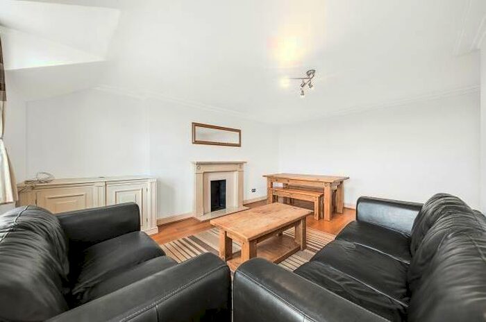 2 Bedroom Flat To Rent In Montagu Row, Marylebone. London, W1U