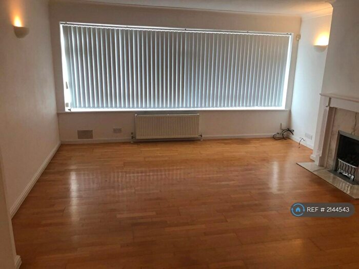 2 Bedroom Maisonette To Rent In Chalfont Avenue, Amersham, HP6