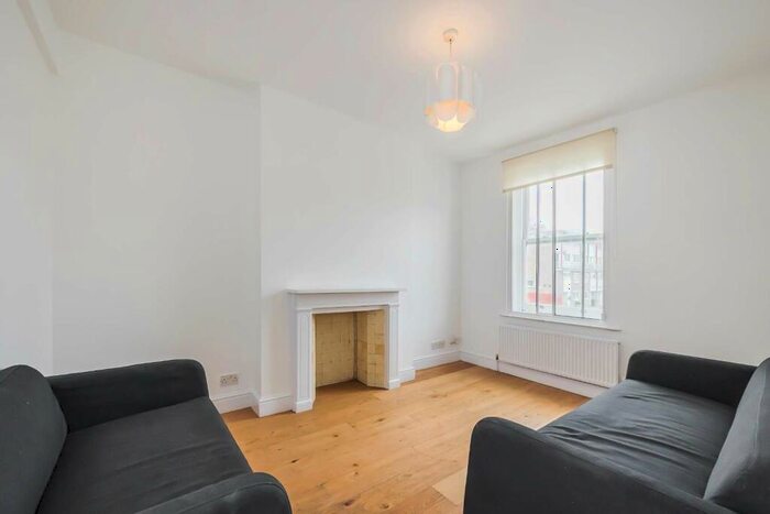 4 Bedroom Flat To Rent In Lewisham Way, New Cross, London, SE14