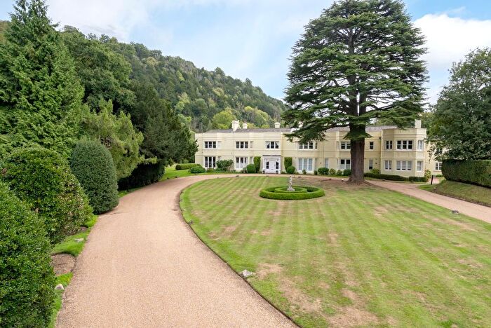 2 Bedroom Flat For Sale In London Road, Dorking, RH5