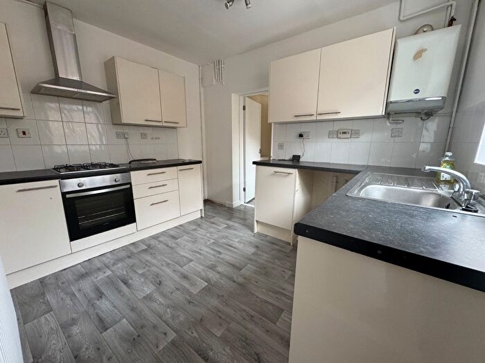 2 Bedroom Flat To Rent In Whittier Road, Nottingham, Nottinghamshire, NG2