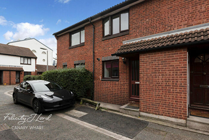 2 Bedroom Terraced House For Sale In Claire Place, London, E14