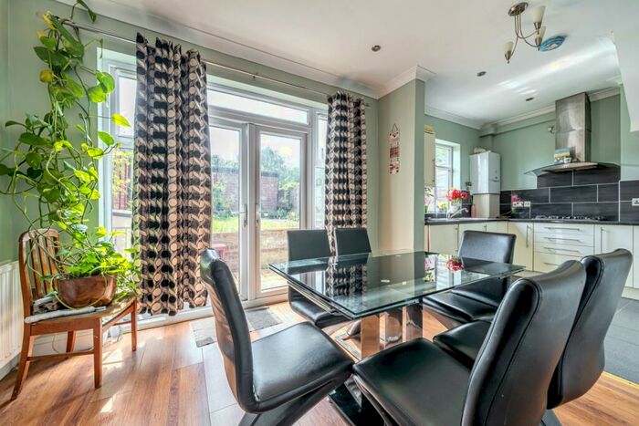 4 Bedroom Terraced House To Rent In Wickham Lane London, SE2