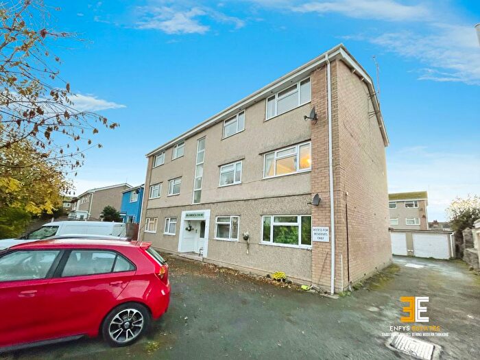 2 Bedroom Flat For Sale In Shamrock Court, Deganwy, Conwy, LL31