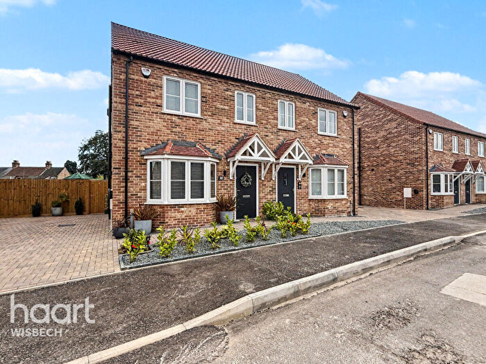 3 Bedroom Semi-Detached House For Sale In Lupin Drive, Leverington, PE13