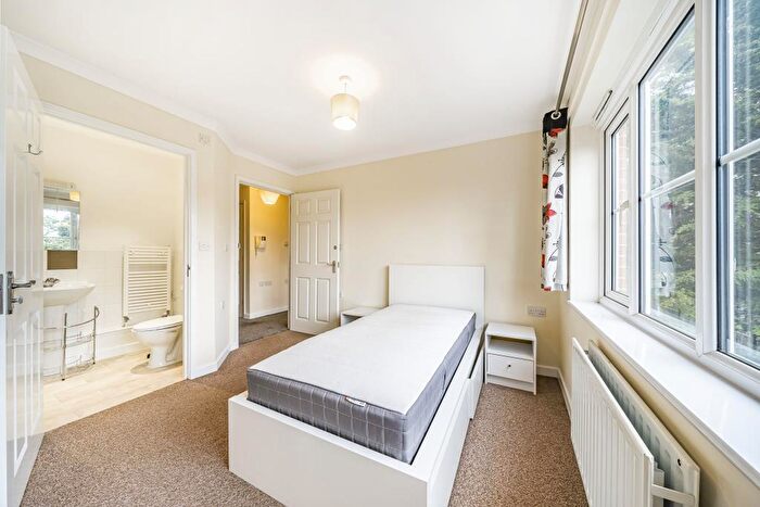 2 Bedroom Apartment To Rent In Reading Road, Winnersh, RG41