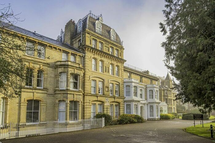 3 Bedroom Flat To Rent In Langdon Park, Teddington, TW11