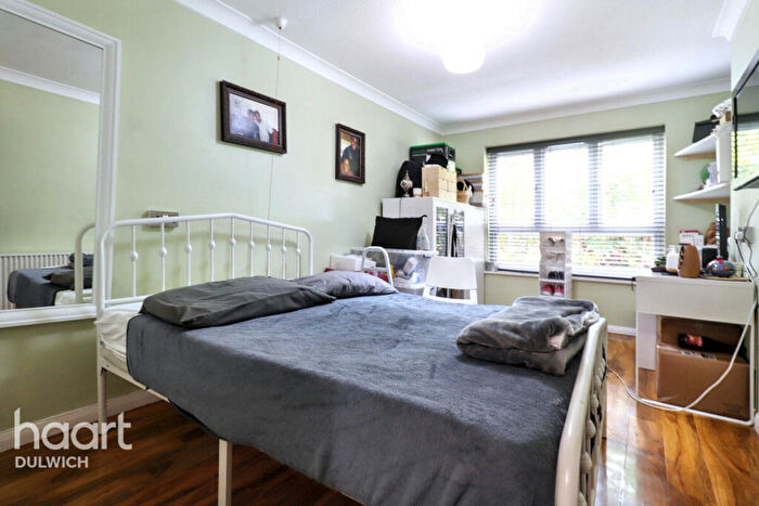 1 Bedroom Retirement Property For Sale In Cedar Close, London, SE21