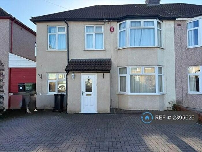 4 Bedroom Semi-Detached House To Rent In Clyde Grove, Filton, Bristol, BS34