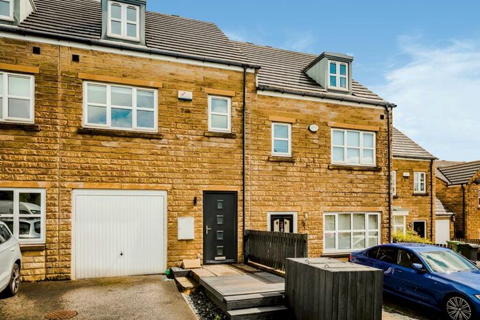 3 Bedroom Terraced House To Rent In Honey Hall Ing, Huddersfield, West Yorkshire, HD2