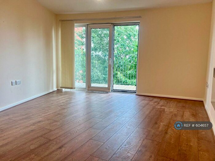 2 Bedroom Flat To Rent In Stillwater Drive, Manchester, M11