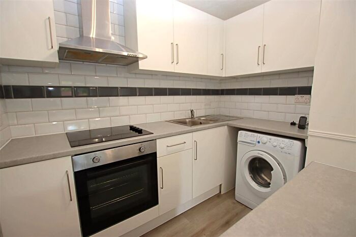 1 Bedroom Flat To Rent In Lion Court, Studio Way, Borehamwood, WD6