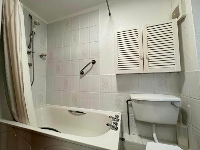 2 Bedroom Flat To Rent In Berrans Avenue, Bournemouth, BH11