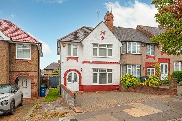 3 Bedroom End Terrace House For Sale In Rosehill Gardens, Perivale, Greenford, UB6