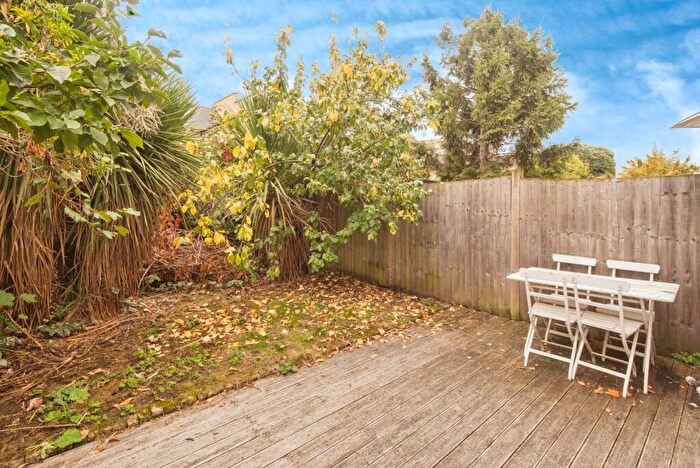 2 Bedroom Flat For Sale In Cavendish Road, London, SW12