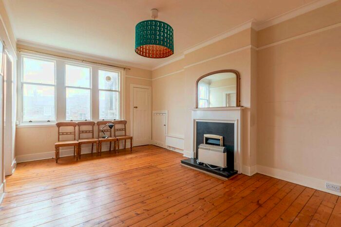 2 Bedroom Flat To Rent In L &# Learmonth Grove, Edinburgh, EH4