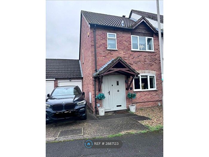 3 Bedroom Semi-detached House To Rent In Fokerham Road, Thatcham, RG19