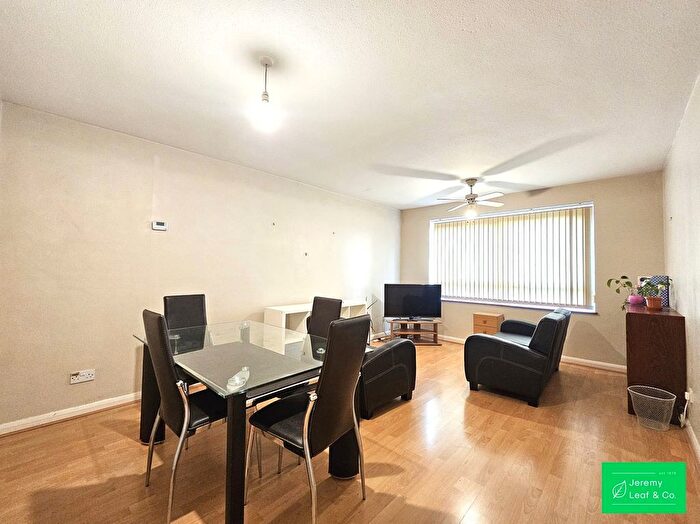 2 Bedroom Flat To Rent In Adelphi Court, High Road, East Finchley, N2