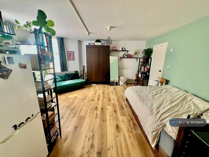Studio To Rent In Tufnell Park Road, London, N7